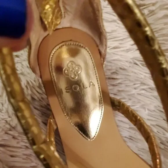 Beautiful gold Adelina sandals - Picture 5 of 7